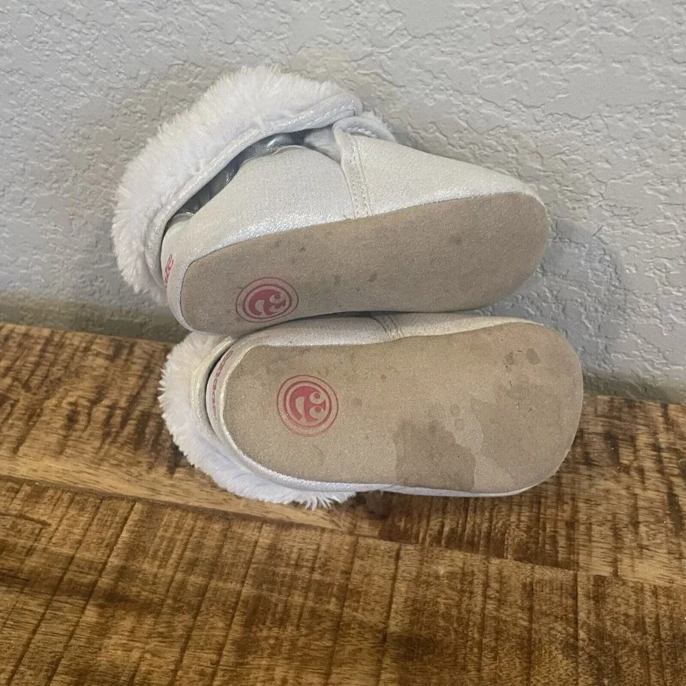 Surprize Stride Rite White Sparkle Faux Fur Booties 12-18 M Christmas Moccasin